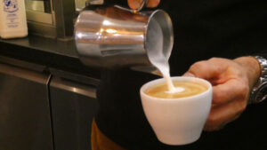 Caffè Julia Style Milchguss Latte Art